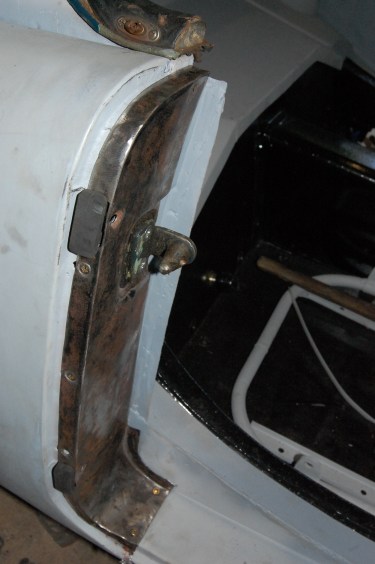 Ideally, the furflex door seal should also be fitted at this point, to check that the doors closes with it in place.