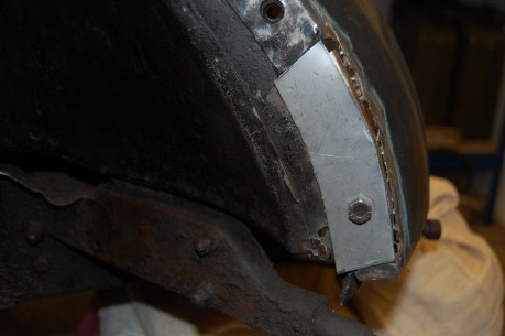 A simple plate was cut out, drilled and fitted using the wing fixing bolt.