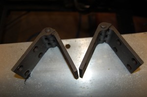 These are new Moss hinges, that I'm unable to use as they push the door too far back due to lacking the bend that exists in the original hinges.