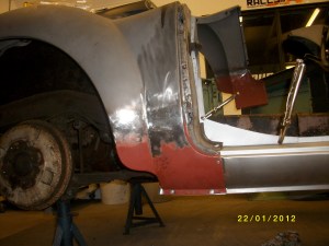 First trial fix of rear wing - additional reshaping of inner wing repair panel required to allow bottom edge of wing to bolt up to captive nuts. Also alignment of wing to outer sill needed attention - note both wing repair section and outer sills from same supplier so a better fit should have been expected.