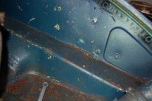 Rear inner wings on both sides are good and solid.